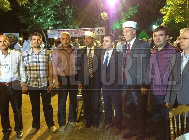 Ο Τούρκος πρόξενος Κομοτηνής Σενέρ εν μέσω των τουρκομουφτήδων Μέτε και Σερίφ