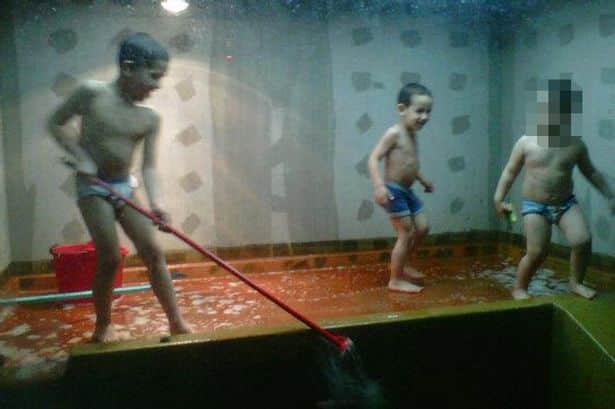 snake-boys-clean-tank-3-2136372