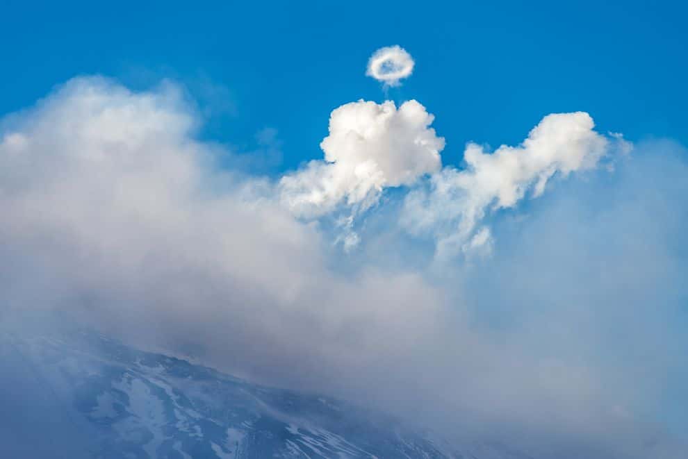 2-etna-eruption-steam-circles_73449_990x742