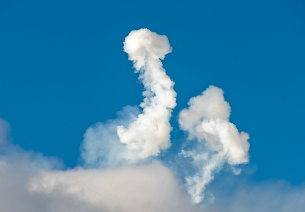 3-etna-eruption-steam-circles_73451_990x742
