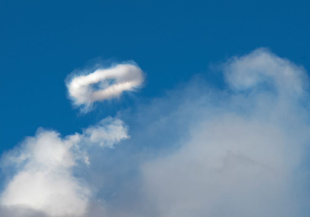 4-etna-eruption-steam-circles_73452_990x742
