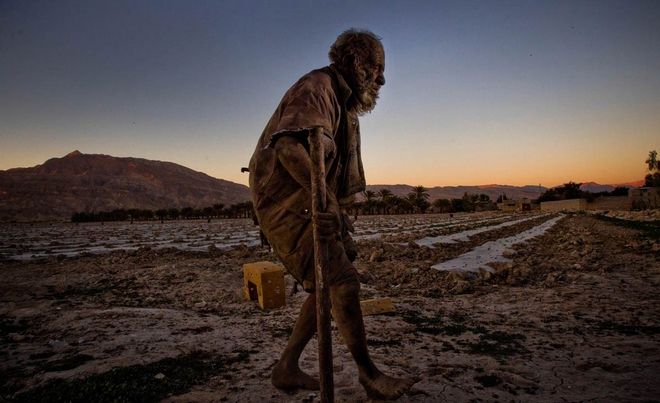 Amoo-Hadji-no-bath-for-60-years-10-HR