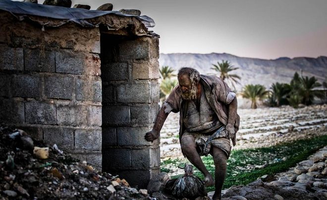 Amoo-Hadji-no-bath-for-60-years-11-HR