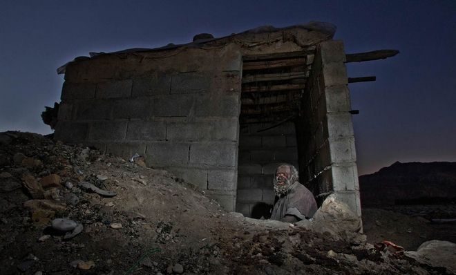 Amoo-Hadji-no-bath-for-60-years-12-HR