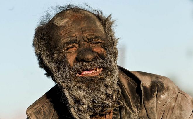 Amoo-Hadji-no-bath-for-60-years-4-HR