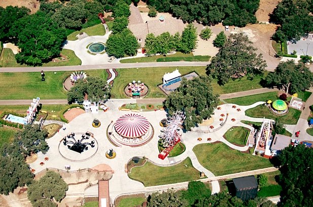 108728-2003_michael_jackson_living_with_bbc_neverland_617_409