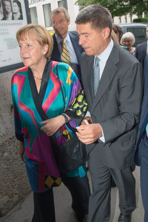 merkel-kimono2