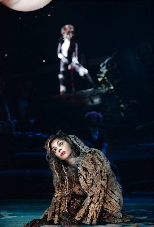 1414098773707_Image_galleryImage_3_Nicole_Scherzinger_as_G