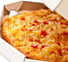 1588470-101718-fresh-pizza-in-open-box-isolated-on-white-light-shadow