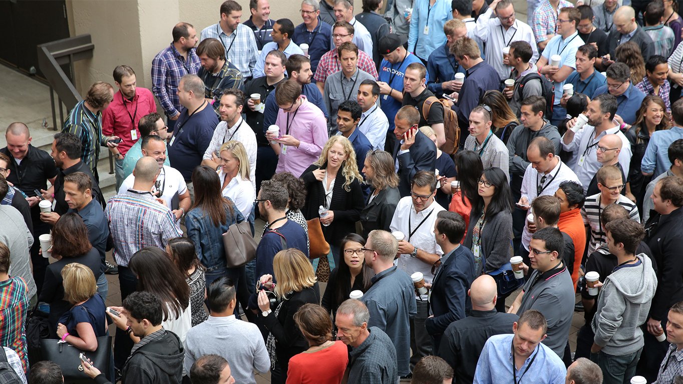 apple-iphone-6-event-tech-bloggers-queue