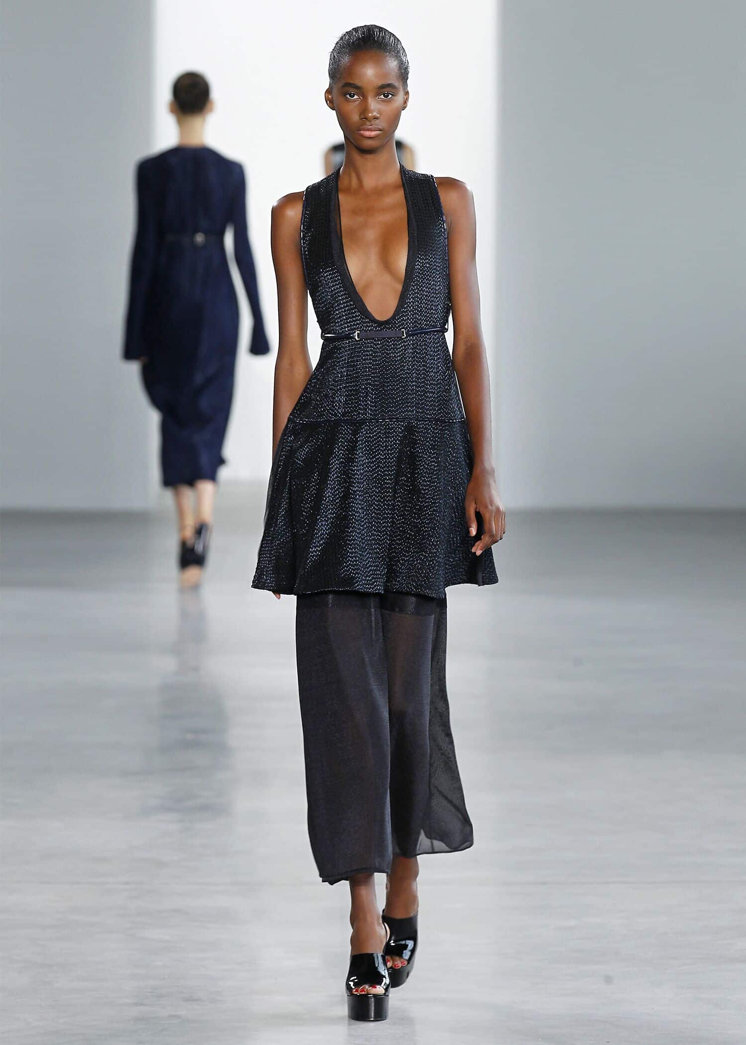Catwalk-Calvin-Klein-Collection-Woman-Fashion-Show-Spring-2015