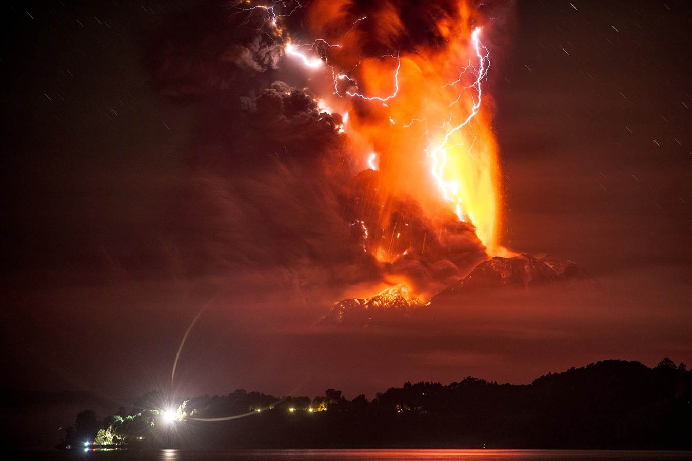 ss-150423-calbuco-jsw-01.nbcnews-ux-1360-900