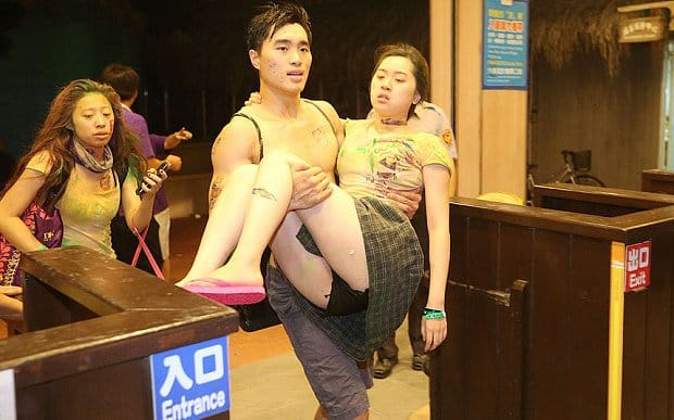 Taipei_man-carries_3356744b