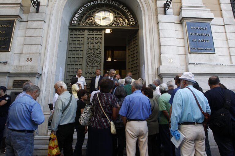Στα «κάγκελα» η κοινωνία