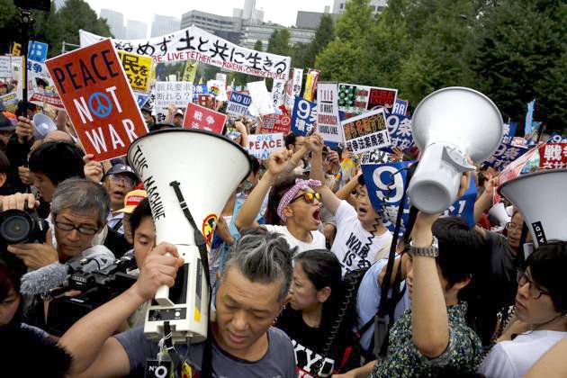 2015-08-30T055637Z_662219259_GF10000186848_RTRMADP_3_JAPAN-POLITICS-PROTESTS