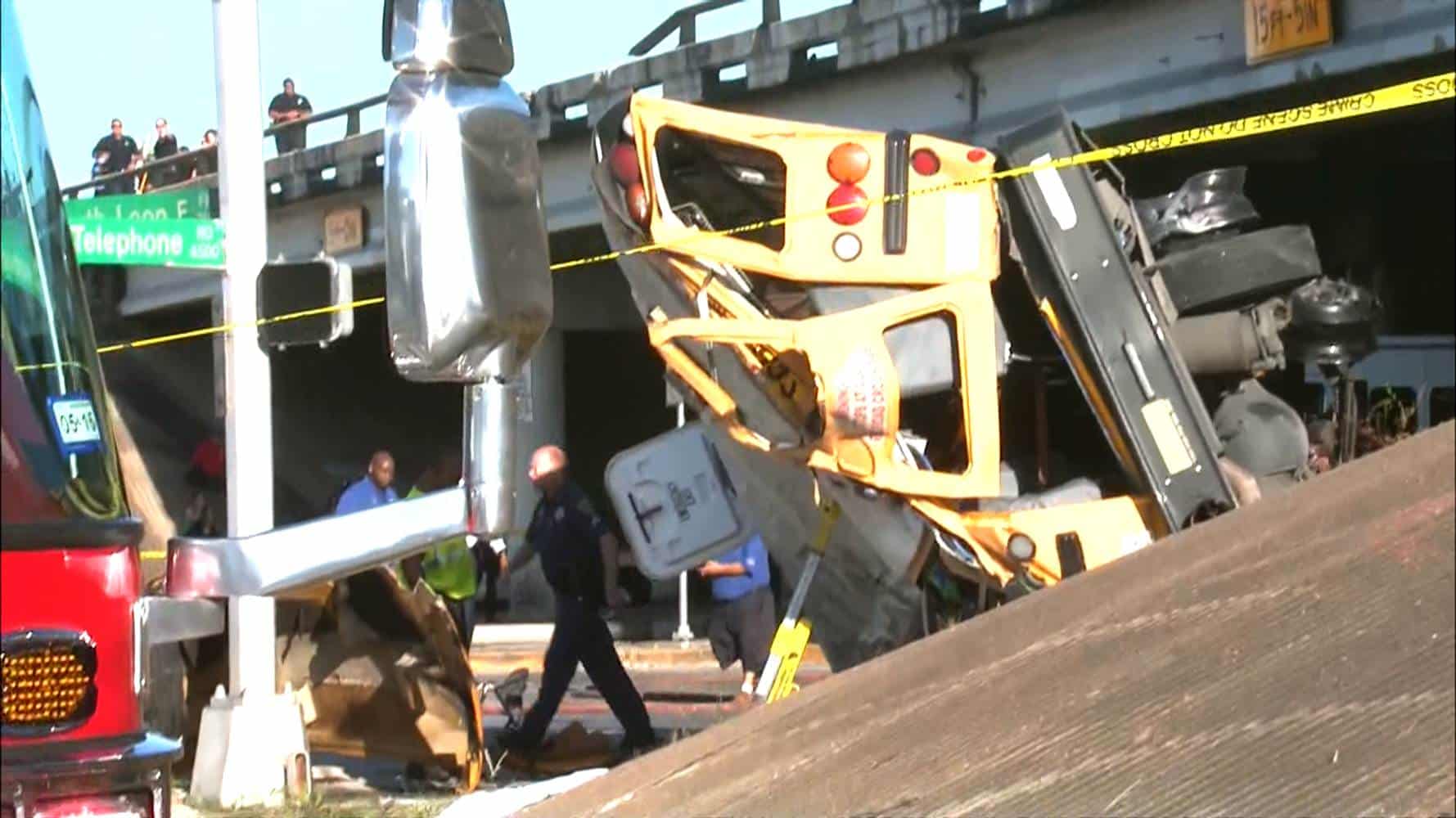 150915-bus-accident_e67e3be6352f5b5405dcf3c7ad1bda52.nbcnews-ux-2880-1000