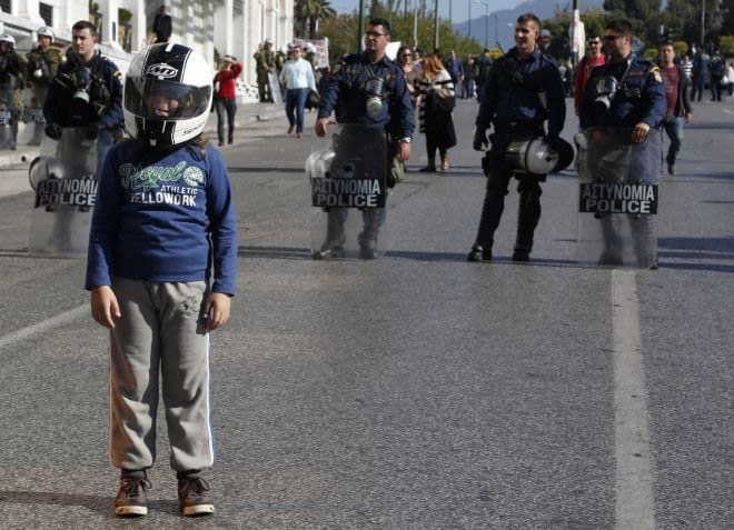 Αγόρι κράνος πορεία