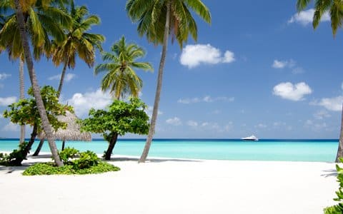 One-and-Only-Reethi-Rah-beach-front