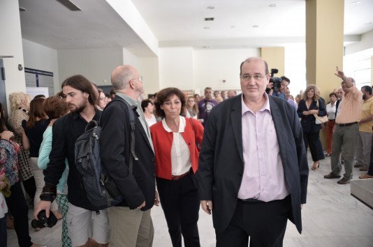 Live: Η τελετή παράδοσης παραλαβής στο υπουργειο Παιδείας
