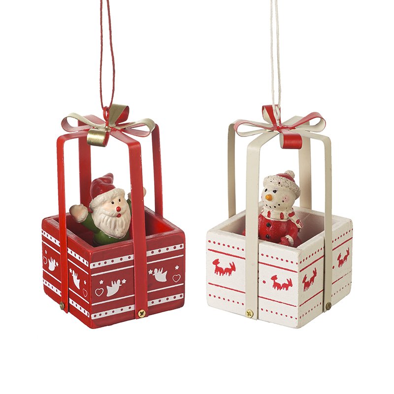 hanging-wooden-santasnowman-decoration