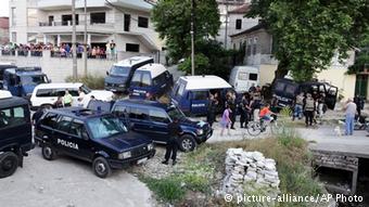 Έφοδος της αστυνομίας στο χωριό Λαζαράτι το 2014