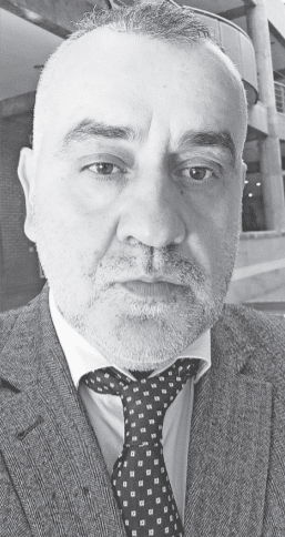 33χρονη