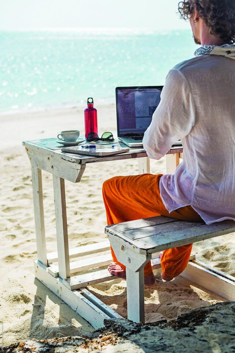 Λίγο κρασί, λίγο θάλασσα και (φυσικά) το… laptop μου!