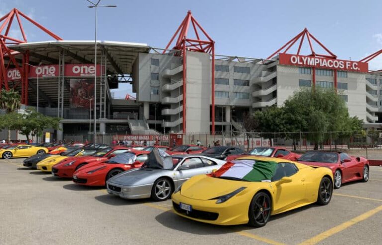 Ξεσήκωσαν τον Πειραιά οι 30 Ferrari