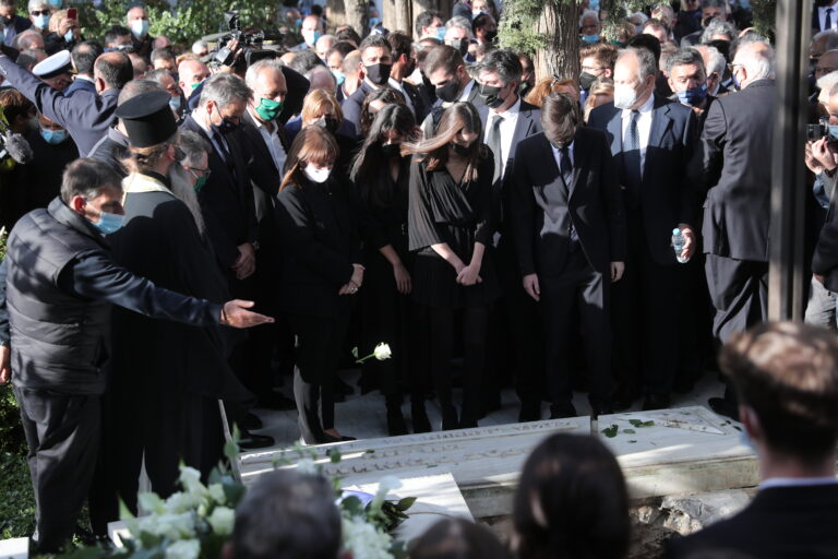 Ήταν όλοι εκεί, στο τελευταίο «αντίο» για τη Φώφη Γεννηματά – “Αθάνατη”