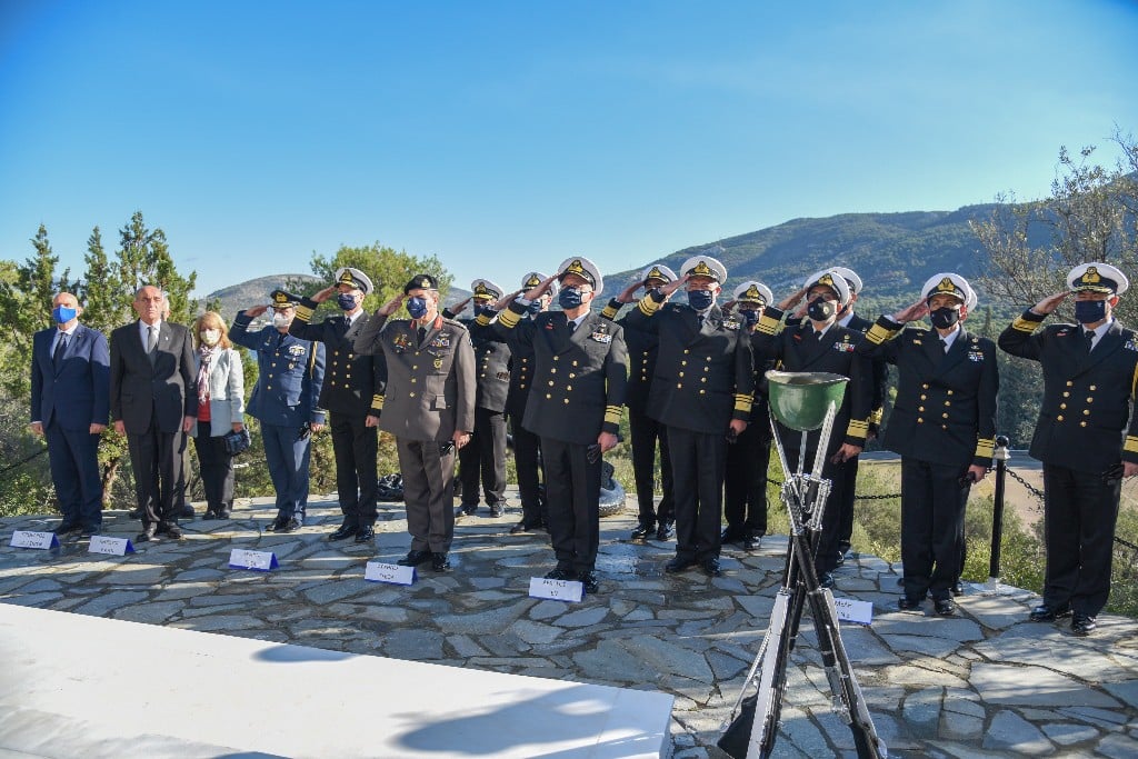 πεσόντων