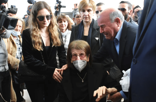 Κηδεία Νίκου Ξανθόπουλου: Συγκίνηση στο τελευταίο αντίο στον σπουδαίο ηθοποιό - «Αθάνατος» φώναξαν στην πολιτική κηδεία του στο Α΄ Νεκροταφείο Κηδεία Νίκου Ξανθόπουλου: Συγκίνηση στο τελευταίο αντίο στον σπουδαίο ηθοποιό - «Αθάνατος» φώναξαν στην πολιτική κηδεία του στο Α΄ Νεκροταφείο