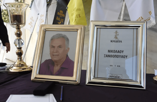 Κηδεία Νίκου Ξανθόπουλου: Συγκίνηση στο τελευταίο αντίο στον σπουδαίο ηθοποιό - «Αθάνατος» φώναξαν στην πολιτική κηδεία του στο Α΄ Νεκροταφείο Κηδεία Νίκου Ξανθόπουλου: Συγκίνηση στο τελευταίο αντίο στον σπουδαίο ηθοποιό - «Αθάνατος» φώναξαν στην πολιτική κηδεία του στο Α΄ Νεκροταφείο