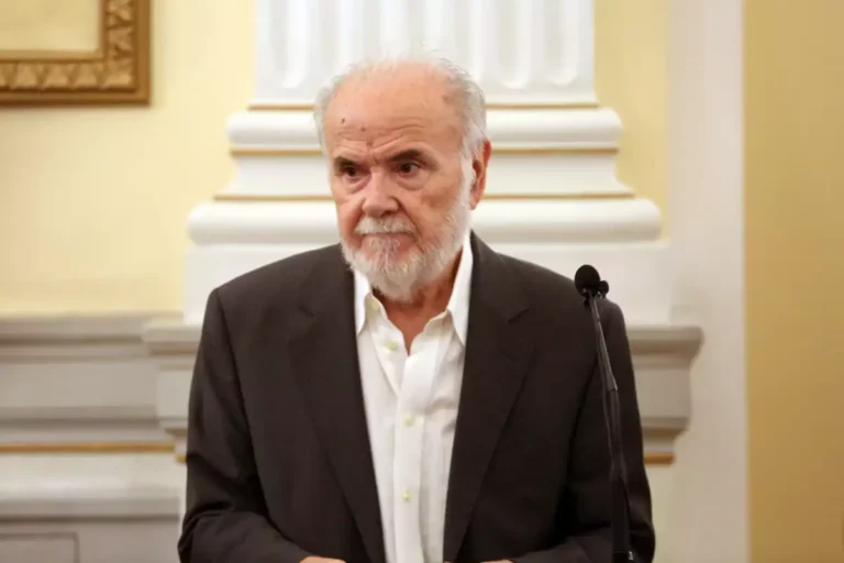 Πέθανε ο ποιητής και στιχουργός Μιχάλης Γκανάς
